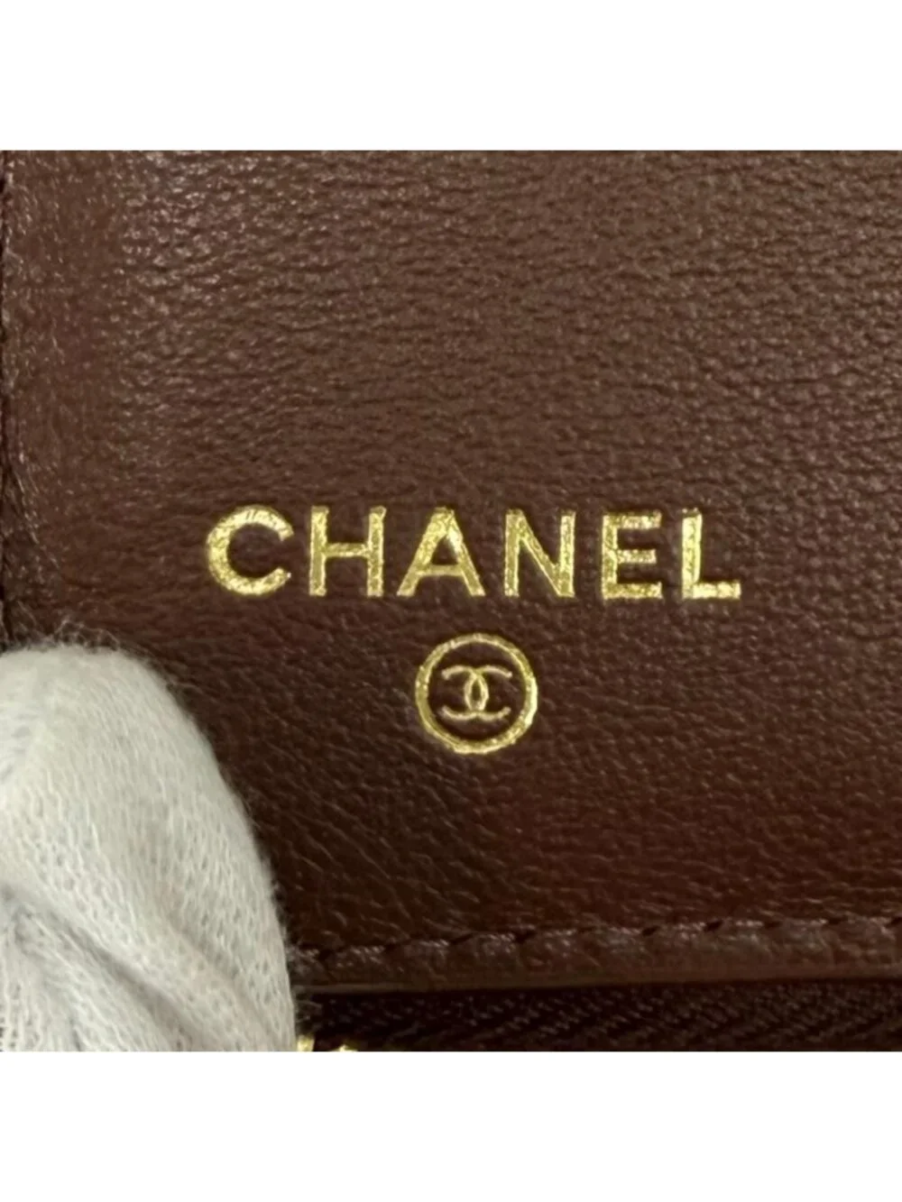 Chanel CC Logo Round Zip Grained Goatskin Compact Wallet Bifold